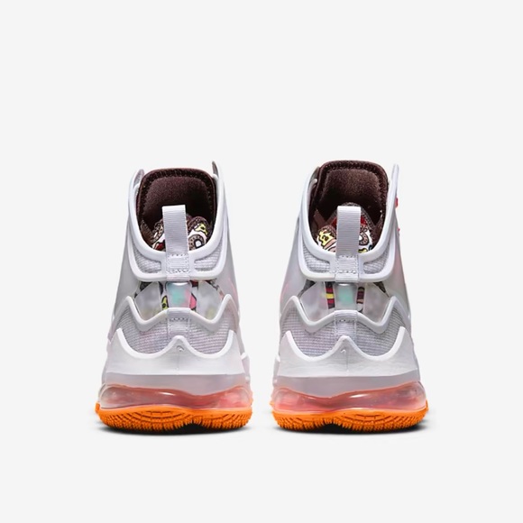 LeBron 19 Basketball/Fashion shoes - Picture 4 of 5